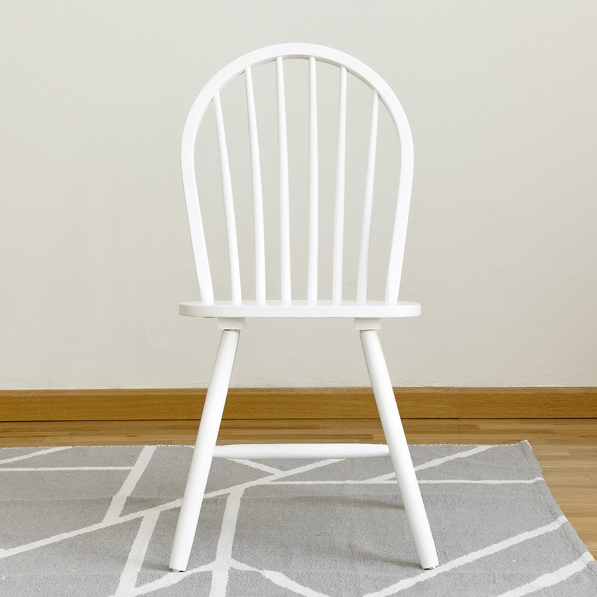 Cadeira branca mila